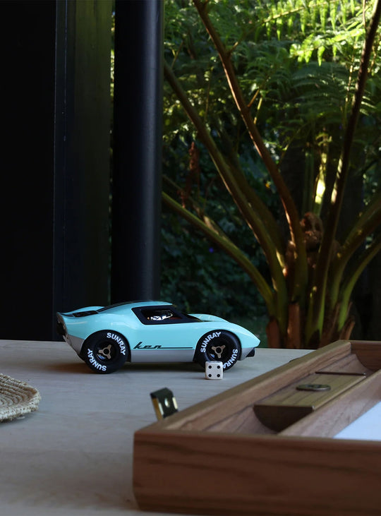 Voiture design Ken Playforever : passion, vitesse et charme rétro. Menthe.