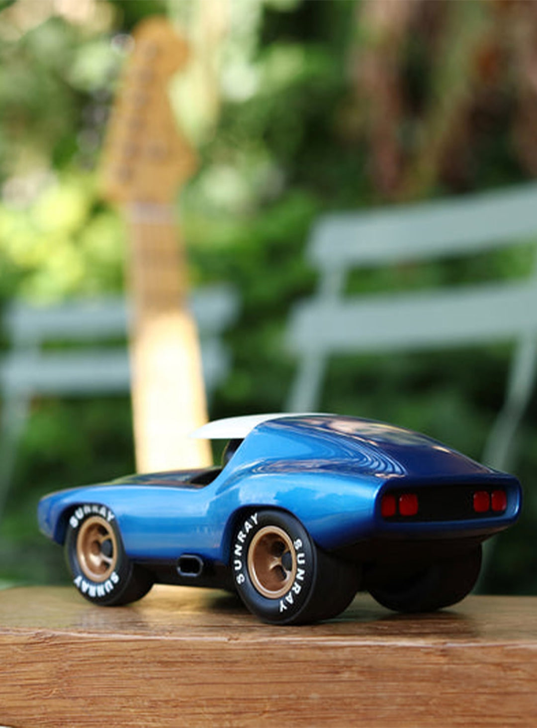 Voiture Leadbelly Playforever, jouet solide et brillant issu de la gamme Verve. sonny