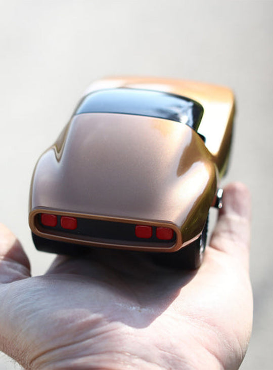 Voiture Leadbelly Playforever, design minimal et présence imposante. burnside