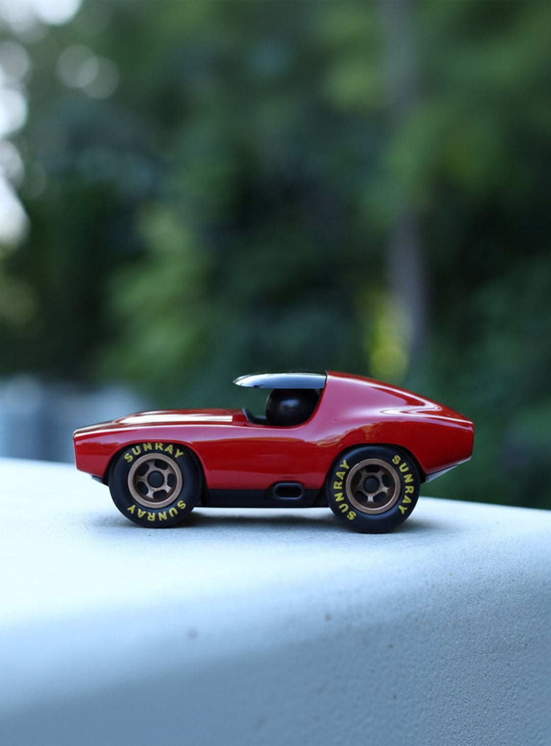 Voiture Leadbelly Playforever, hommage robuste et minimaliste aux muscle cars. vincent