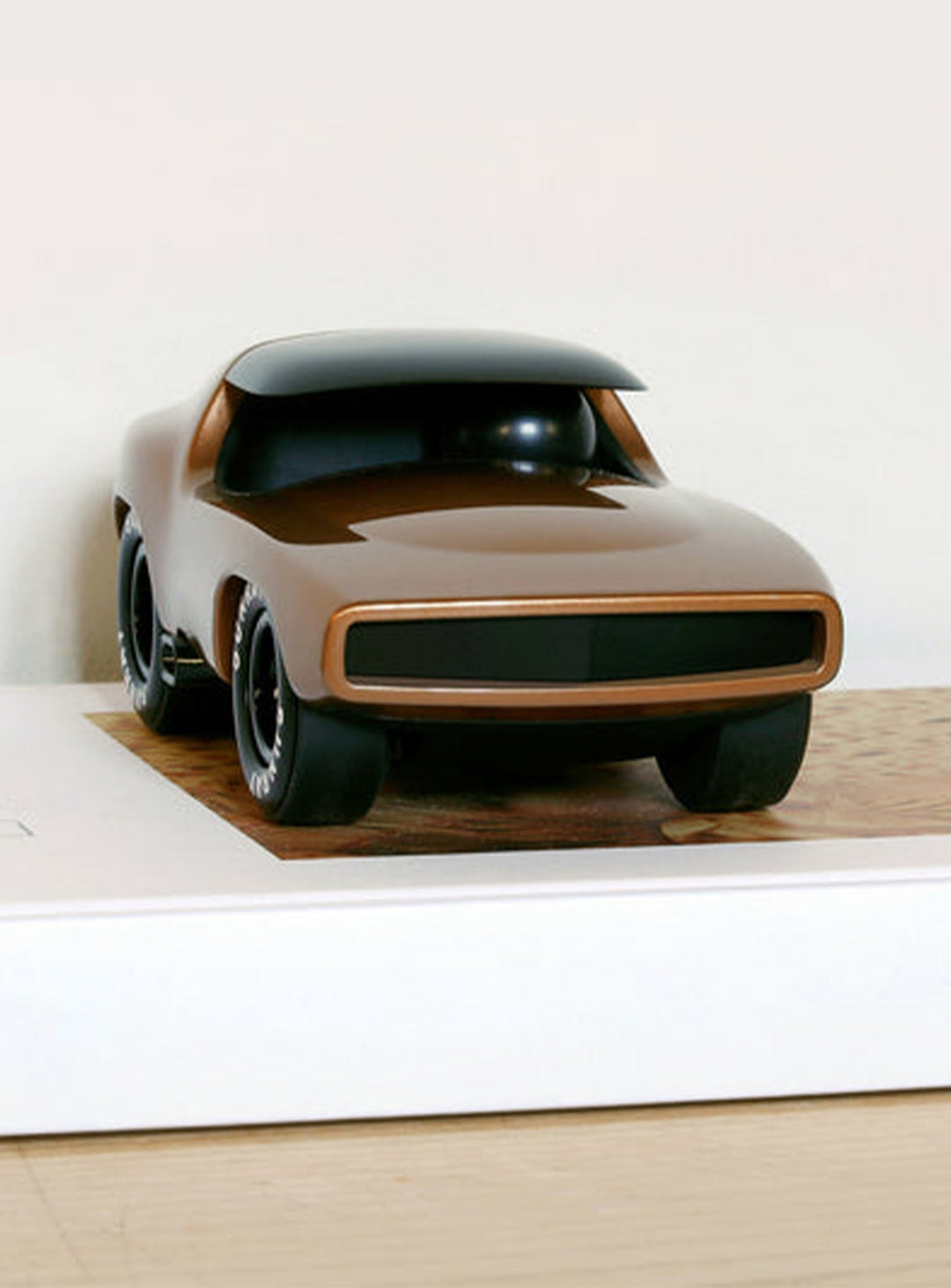 Voiture Leadbelly Playforever, esthétique musclée dans un format design. burnside