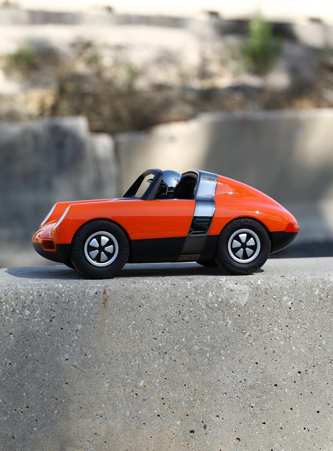 Jouet voiture Luft de Playforever : plaisir, élégance et résistance. Biba.