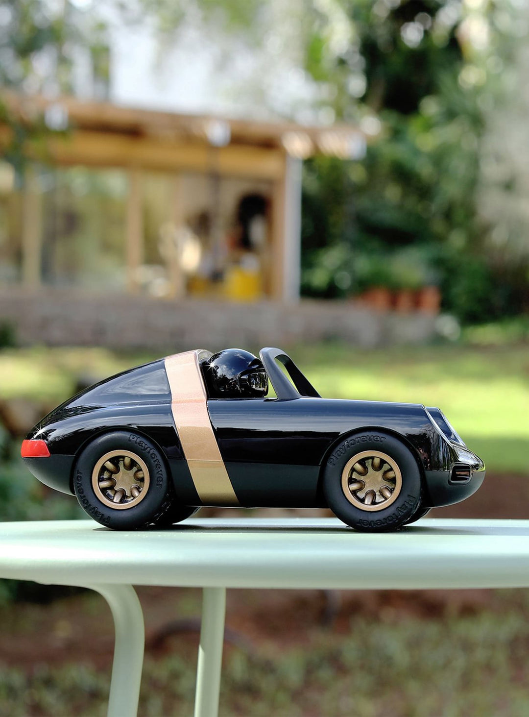 Voiture Luft Playforever : durabilité, douceur de roulement et style. Crow