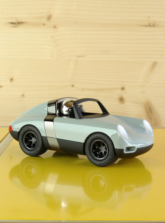 Jouet voiture Luft de Playforever : objet déco et plaisir ludique. Slate