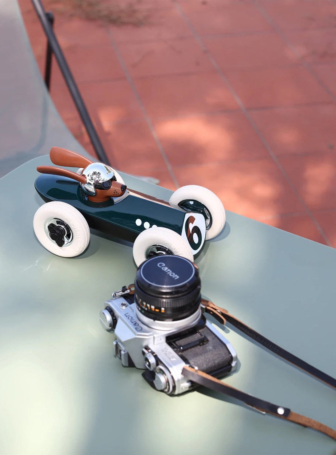 Voiture Rufus de Playforever : design iconique et allure sportive. Vert.