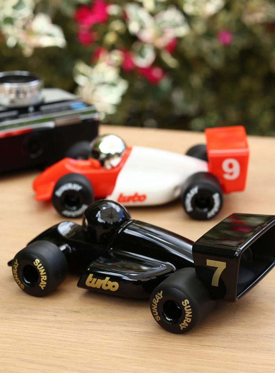 Voiture Turbo Playforever, jouet premium capturant l’énergie brute des courses. jet