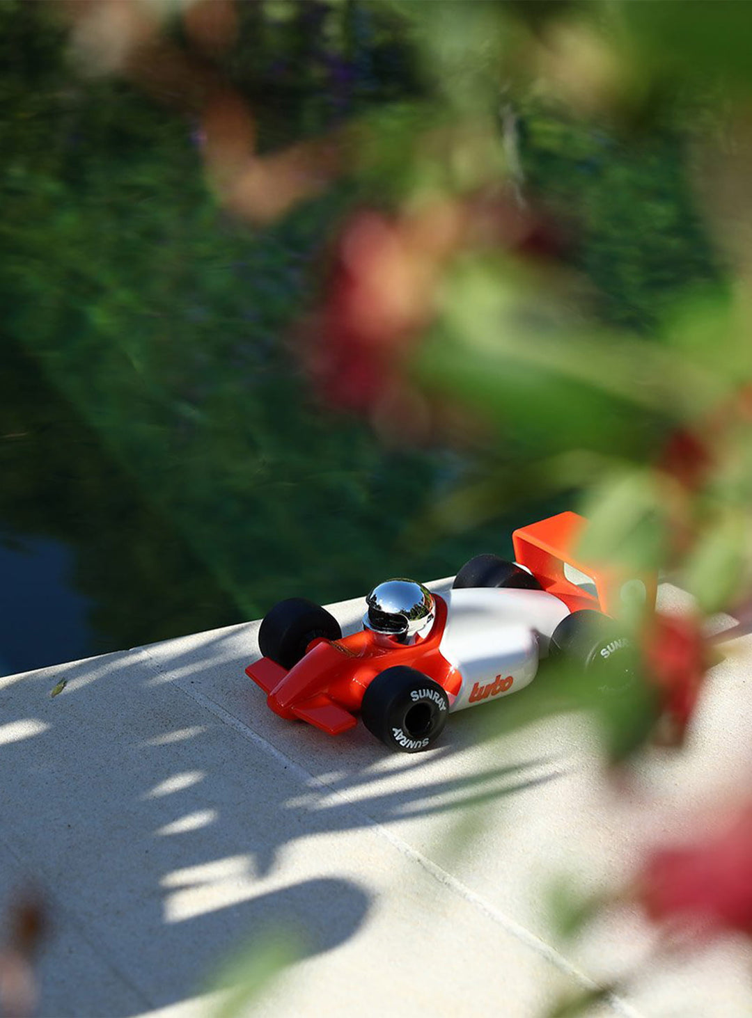 Voiture Turbo Playforever, design audacieux inspiré des monoplaces turbo. lauper