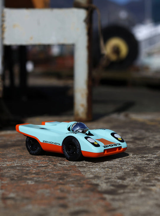 Voiture Zemonsta de Playforever : design sauvage et esprit de course. klaus