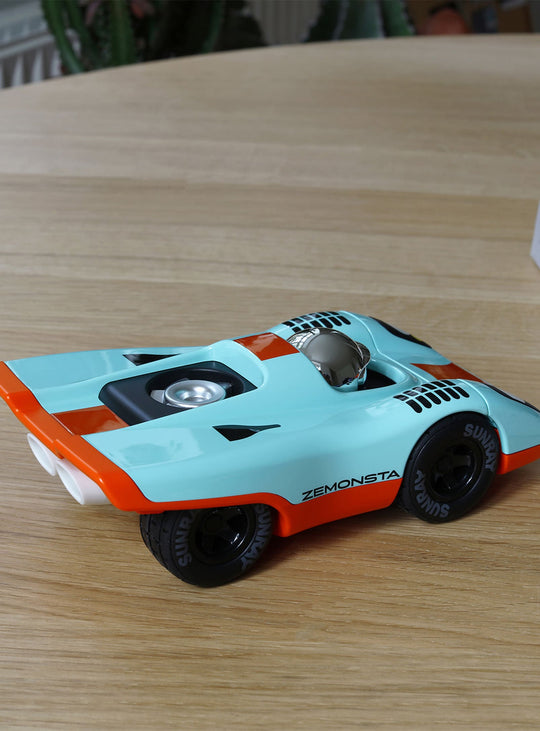 Voiture Zemonsta de Playforever : créativité, puissance et caractère. klaus