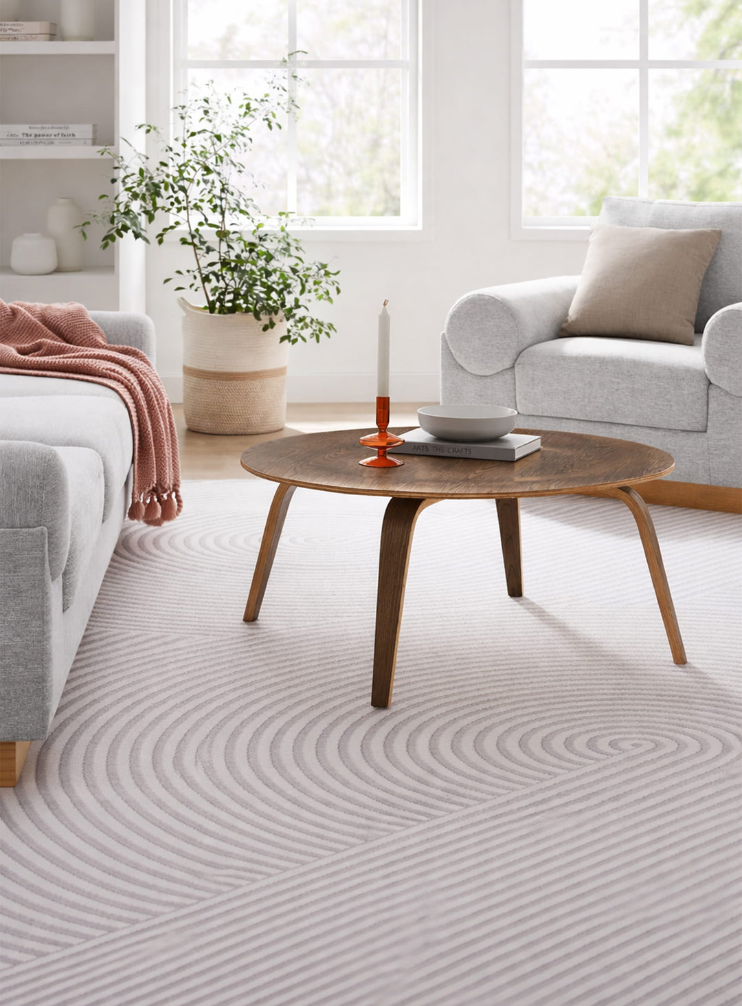 Table à café Plywood, design intemporel et plateau rond pratique au quotidien.