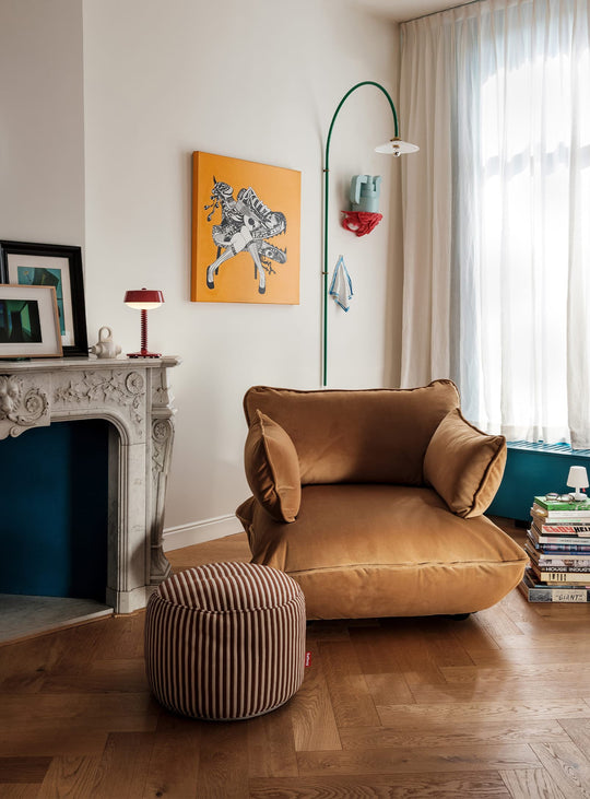 Pouf Point Terry de Fatboy en tissu éponge rayé, compact, confortable et polyvalent. cognac et crème