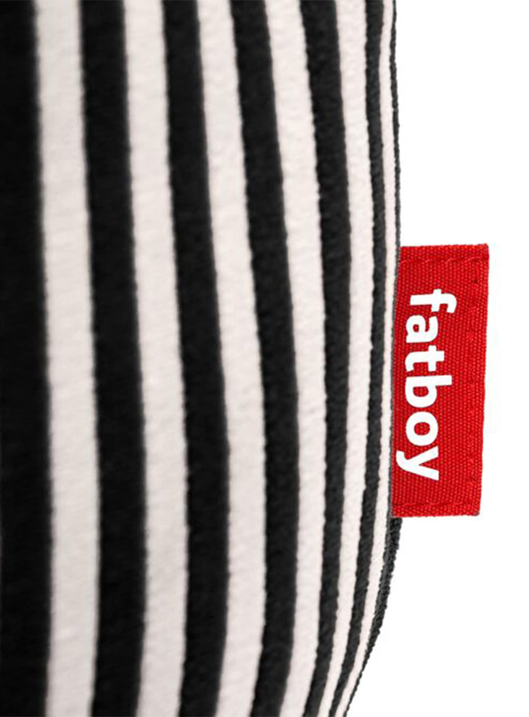 Pouf Point Terry rayé et texturé de Fatboy, esprit chaleureux et intemporel. noir et crème