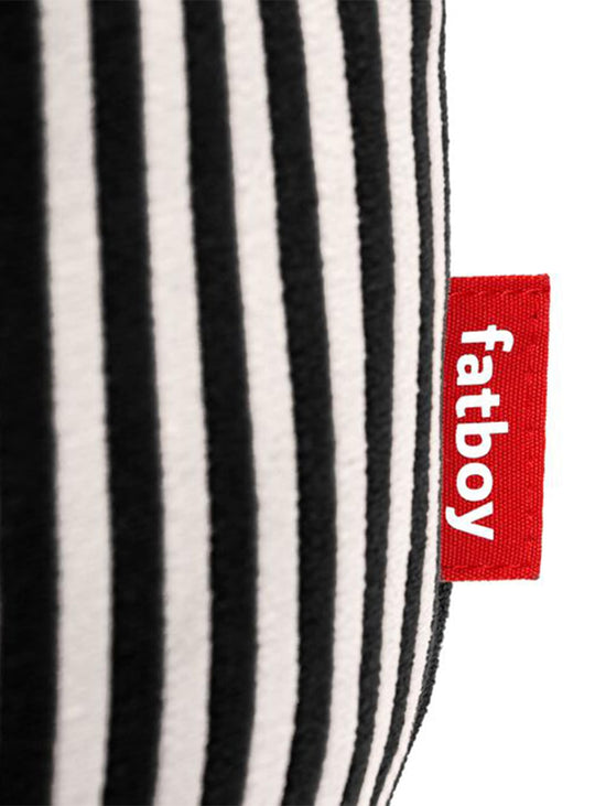 Pouf Point Terry rayé et texturé de Fatboy, esprit chaleureux et intemporel. noir et crème
