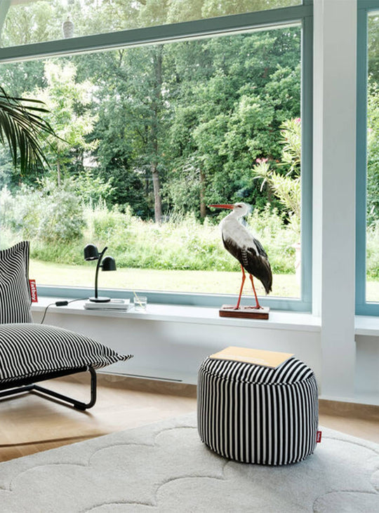 Pouf Point Terry confortable et antidérapant de Fatboy, usage quotidien sans contrainte. noir et crème