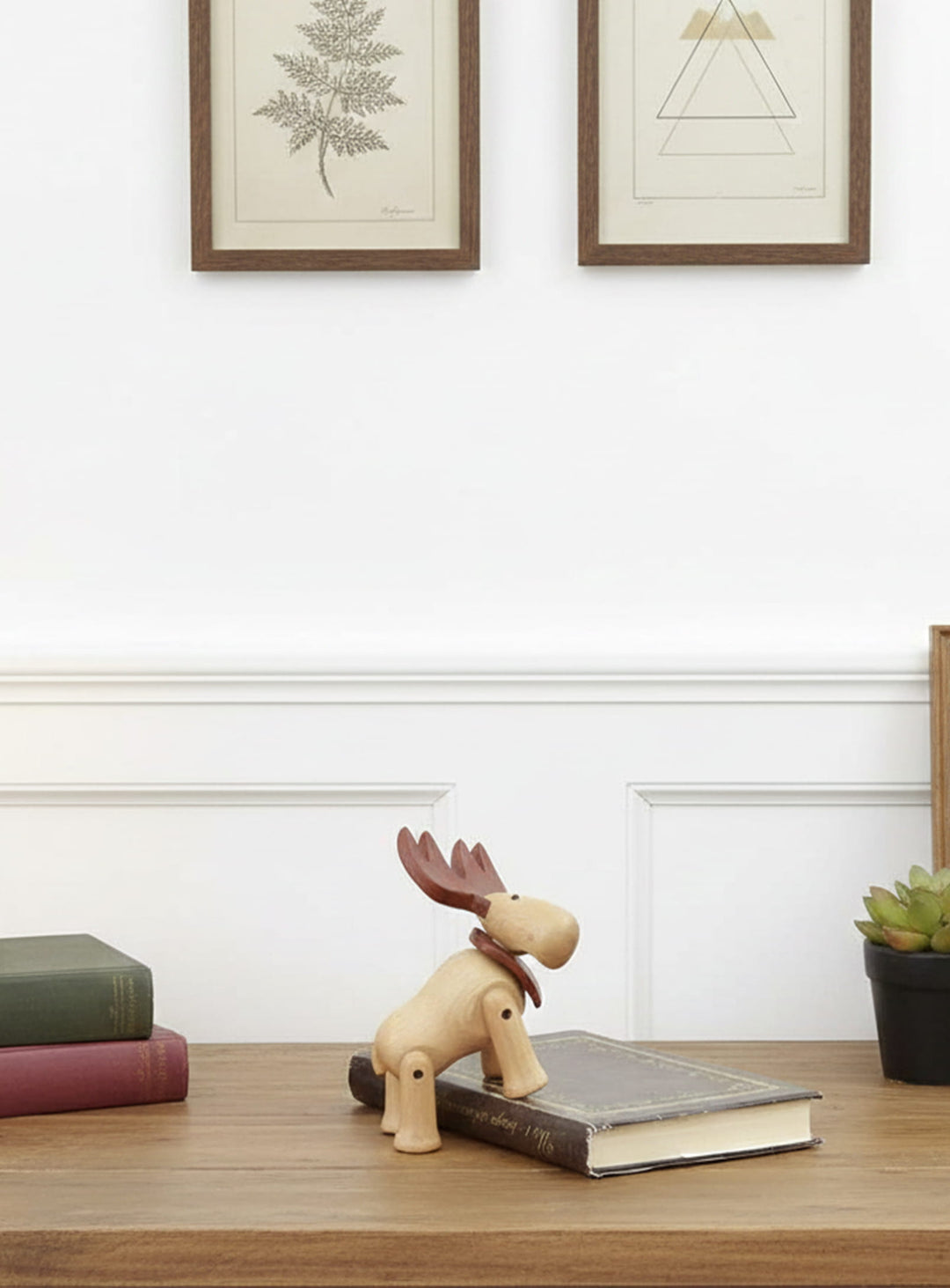 Objets déco en bois inspirés de la préhistoire, puissants et intemporels. cerf