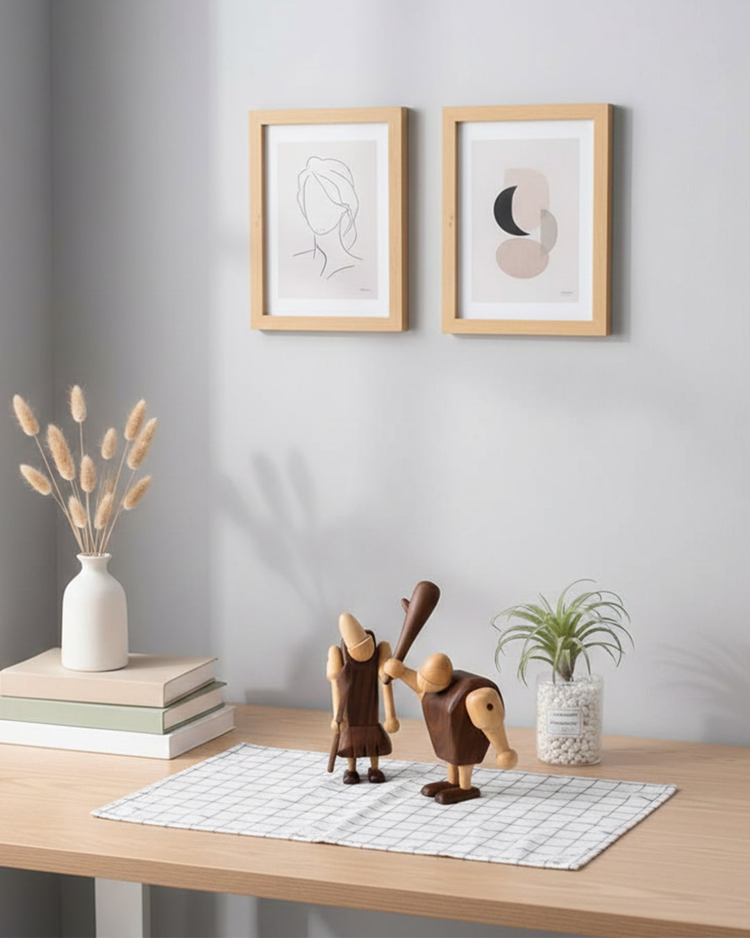 Figurines préhistoriques en bois, objets éducatifs et décoratifs. 