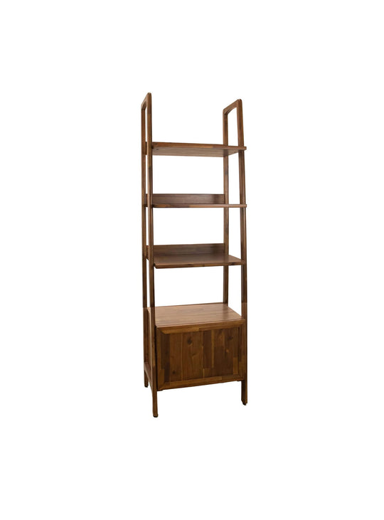 Bibliothèque Remix en acacia massif au design rétro scandinave avec quatre étagères et rangement fermé.