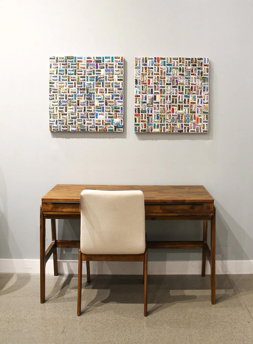 Bureau Remix bois d’acacia durable, style rétro et organisation optimale.