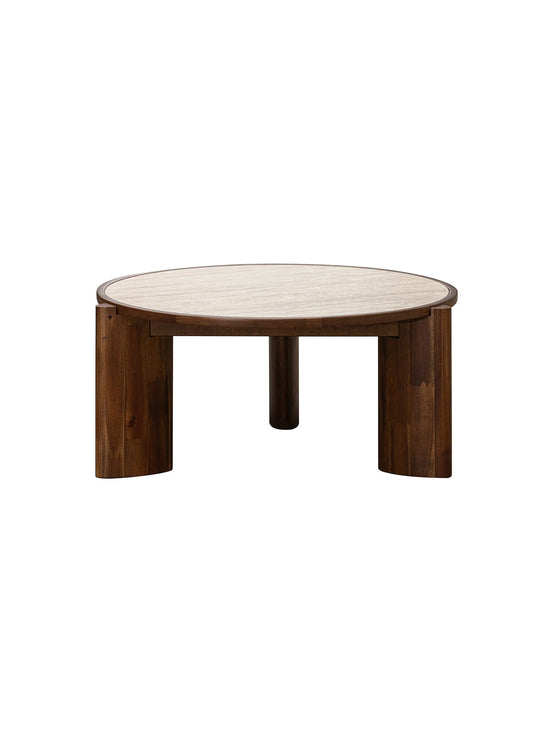 Table à café ronde Remix avec plateau en travertine céramique et élégants pieds en bois d'acacia massif.