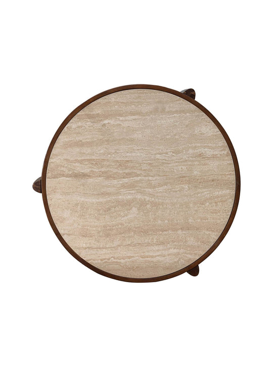 Table à café ronde Remix avec plateau en travertine céramique, facile d'entretien, et pieds en acacia.