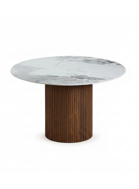 Table à dîner Roman, un modèle contemporain avec plateau effet pierre naturelle et base cannelée. noyer