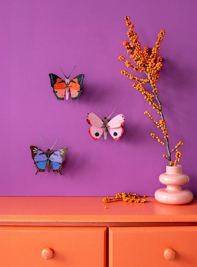 Décoration murale artistique Studio Roof Papillon Rosora : pièce légère et expressive.