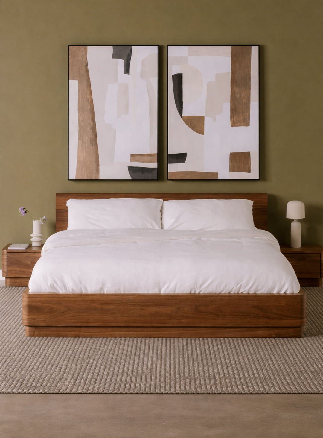 Round Off de Moe's Home est un lit en bois au design minimaliste disponible en grandeur Queen ou King. noyer