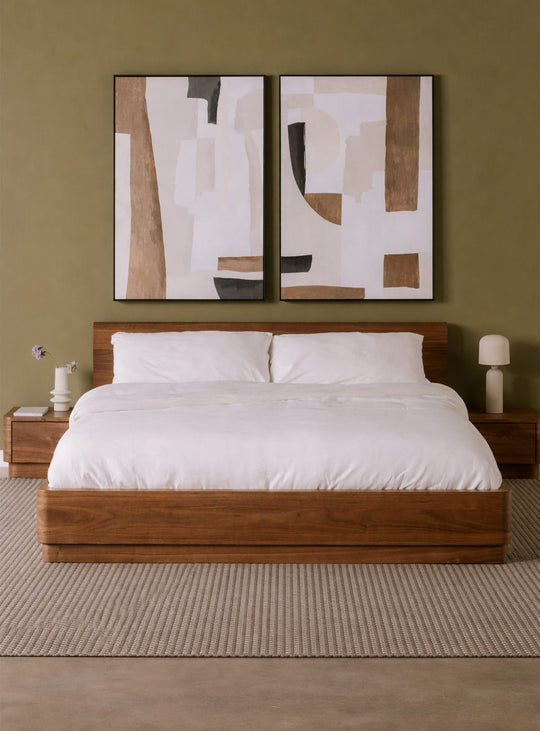 Round Off de Moe's Home est un lit en bois au design minimaliste disponible en grandeur Queen ou King. noyer