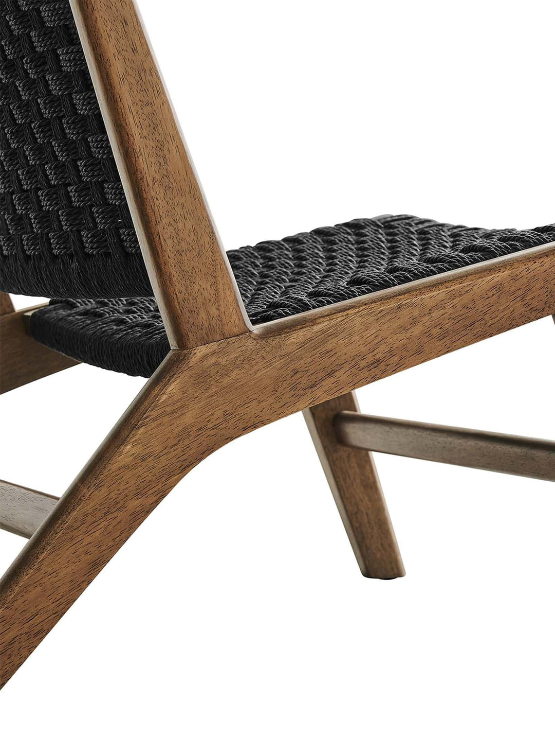 Fauteuil Saoirse, une pièce maîtresse au style contemporain et chaleureux. noyer et noir