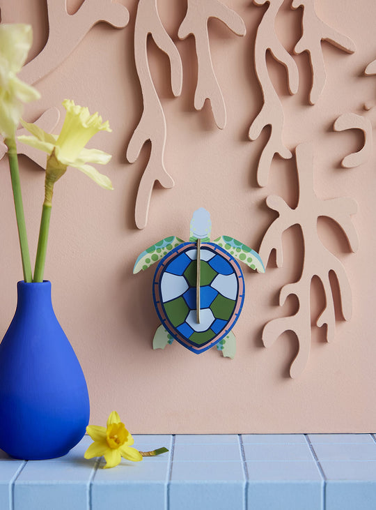 Sculpture 3D Tortue de mer de Studio Roof, poésie océanique durable.