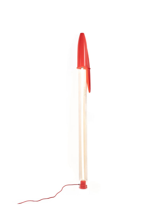 Découvrez la lampe Seletti BIC, une création pop signée Mario Paroli. rouge