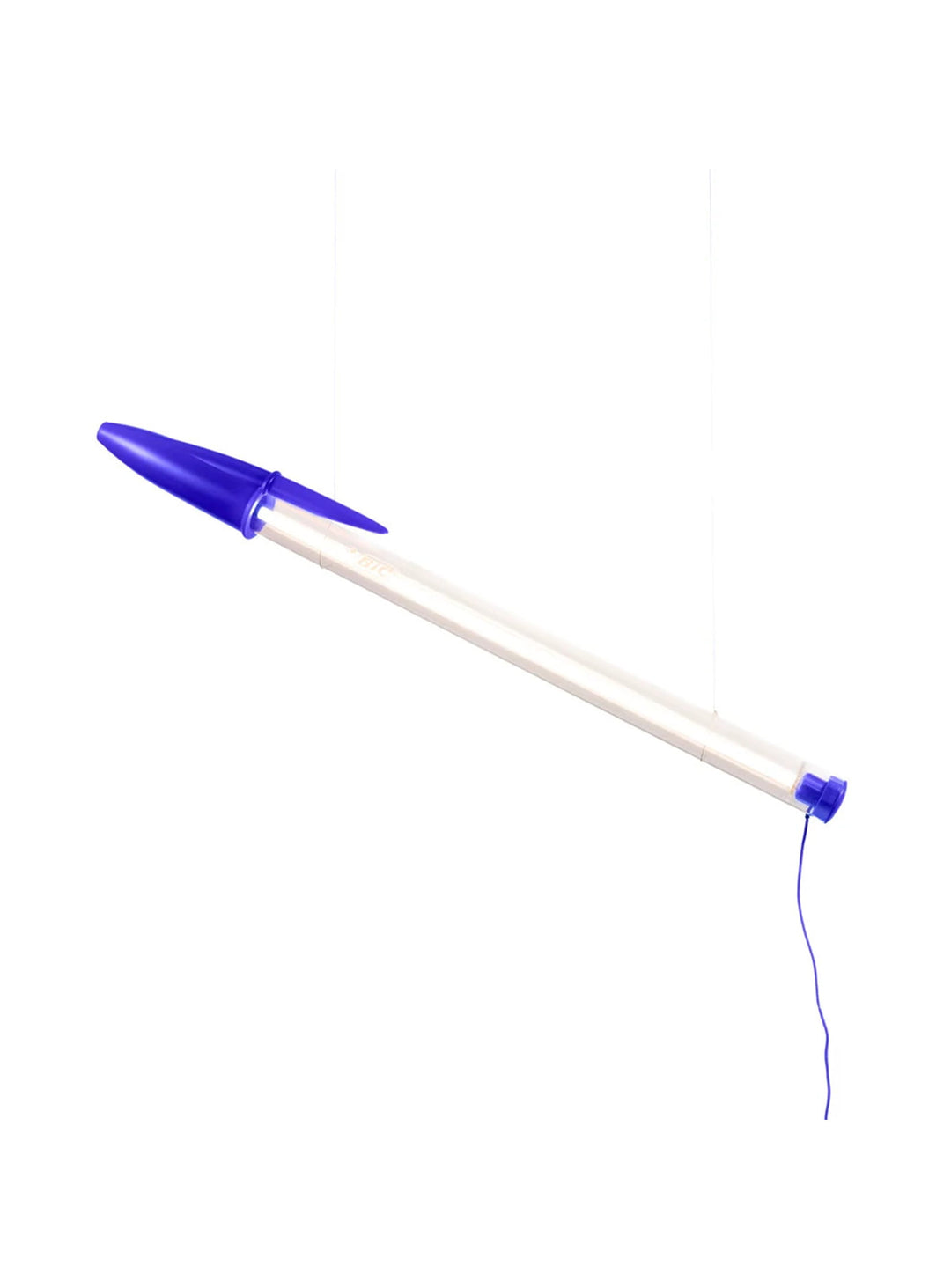 Optez pour  bleu lampe Seletti BIC, un objet lumineux au style iconique.