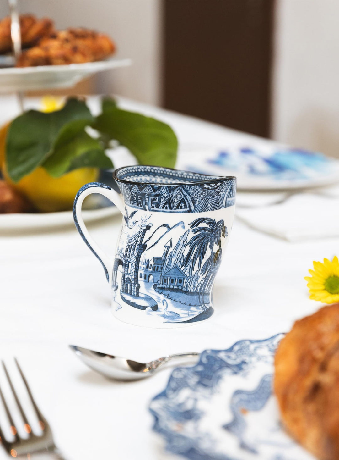 Tasse Classics on Acid Seletti x Diesel Living : tasse design, vaisselle décalée. ruins