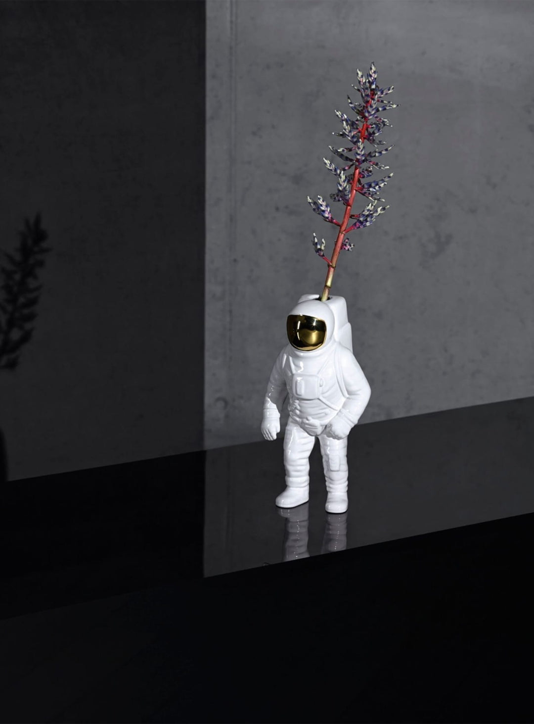 Vase Starman Seletti : un vase en porcelaine au design cosmique signé Diesel x Seletti.