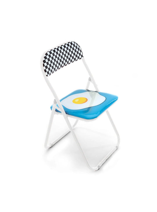 Chaise pliante Blow Egg de Seletti chaise design moderne et fun.