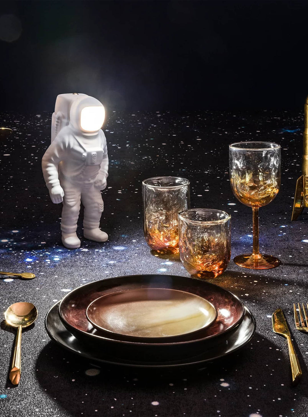 Lampe de table Flashing Starman Seletti : un luminaire sculptural au style intergalactique.