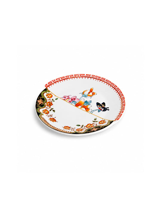 Assiette à pain Hybrid de Seletti, motifs orientaux et occidentaux réunis.