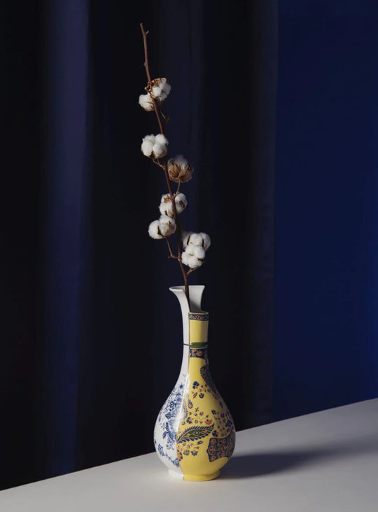 Vase Hybrid Chunar de Seletti, porcelaine raffinée et motifs uniques.
