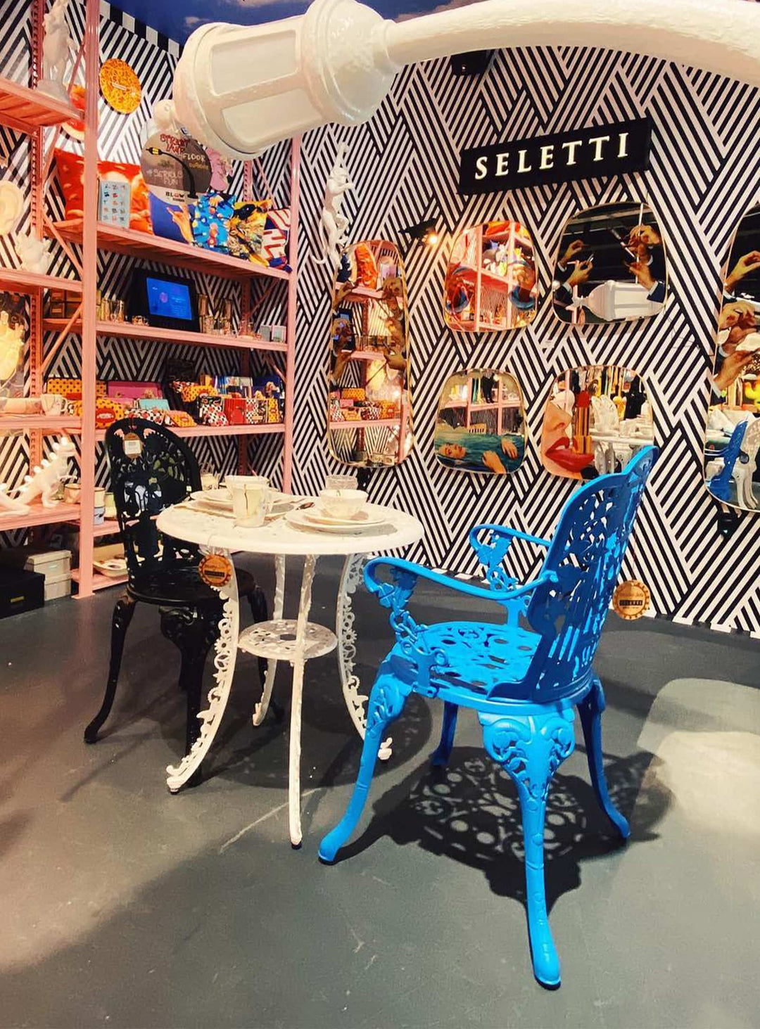 Chaise Industry avec accoudoirs Seletti : chaise artistique, métal perforé et design unique. bleu