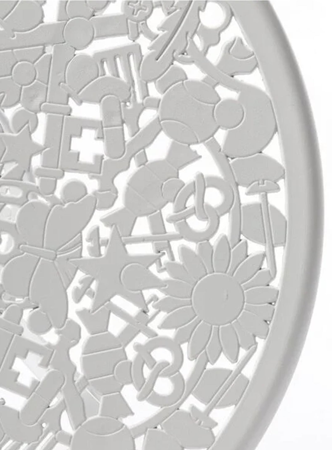 Table ronde Industry Seletti : table contemporaine, aluminium et motifs décoratifs. blanc