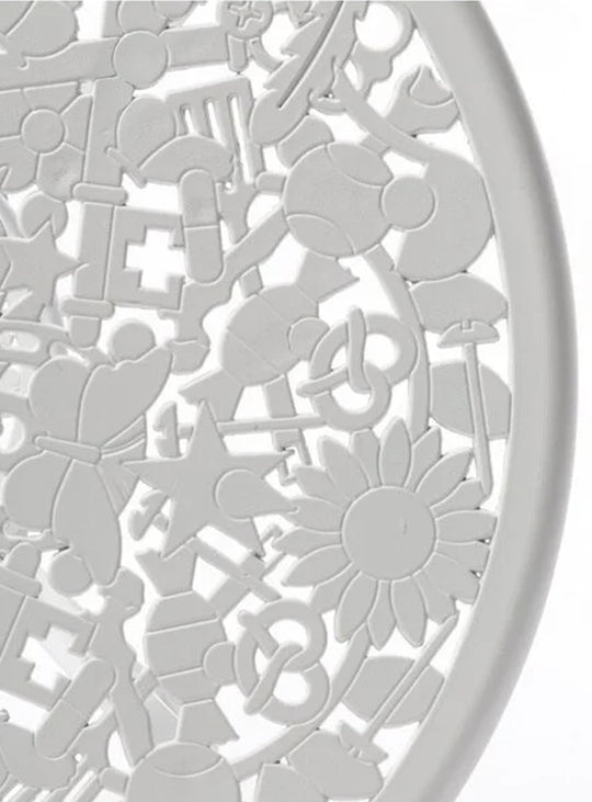 Table ronde Industry Seletti : table contemporaine, aluminium et motifs décoratifs. blanc