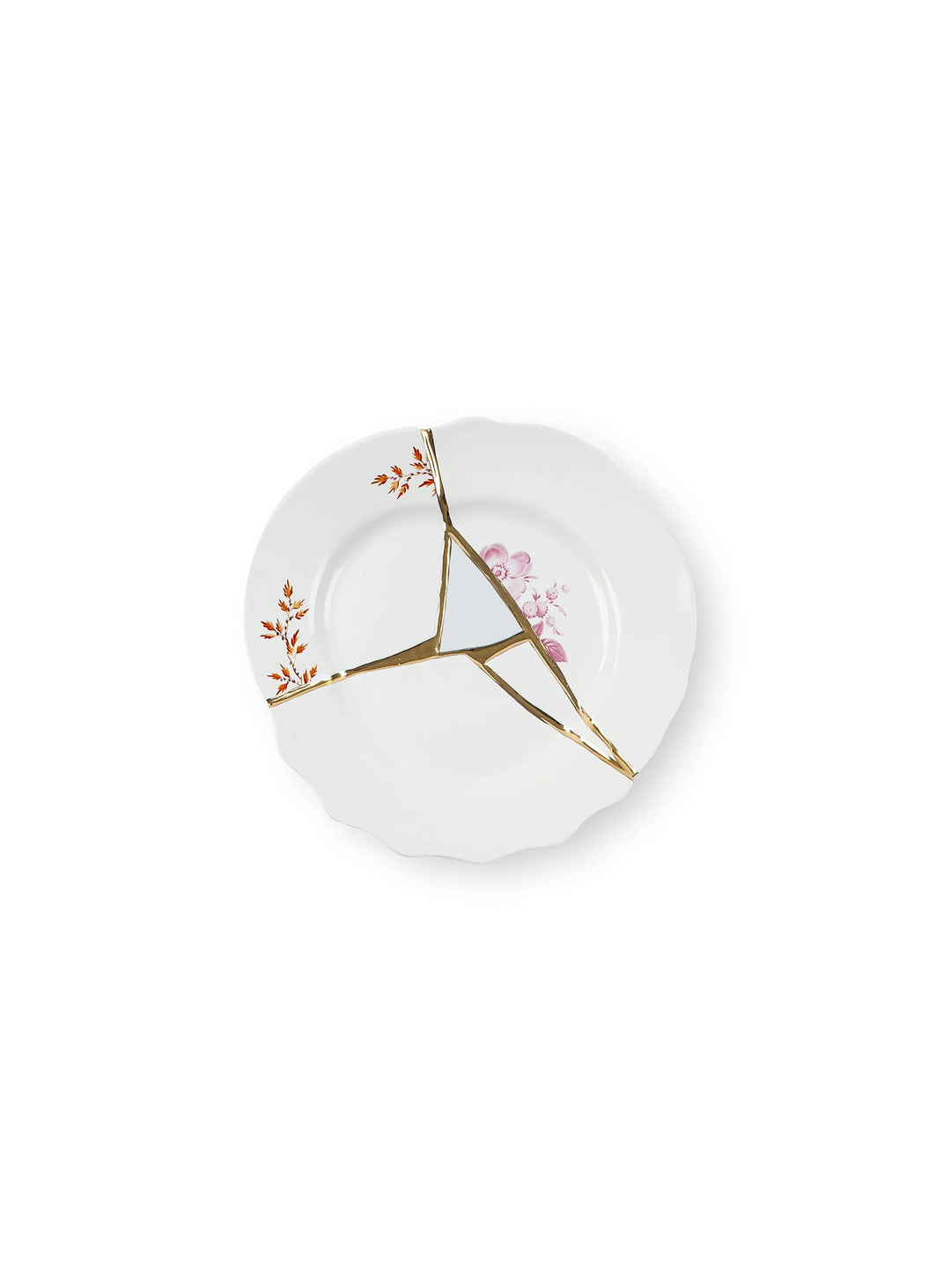 Assiette à dessert Kintsugi Seletti inspirée de l'art japonais du kintsugi et de ses fissures d'or. 01