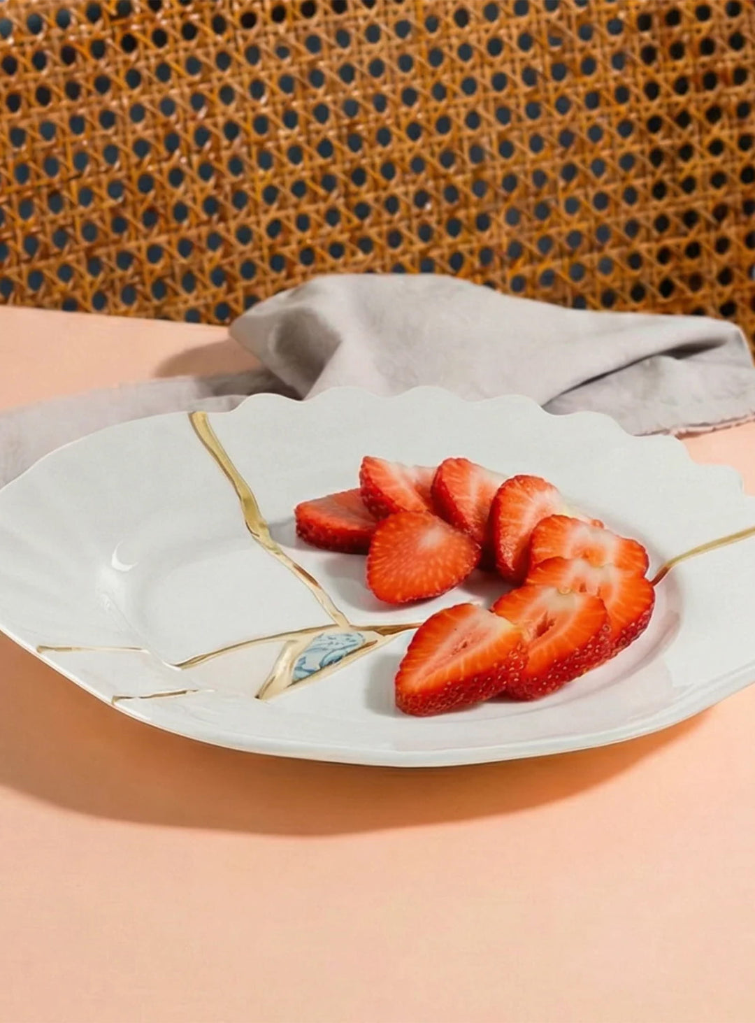 Assiette à dessert Kintsugi Seletti avec décor doré délicat et finition haut de gamme. 03
