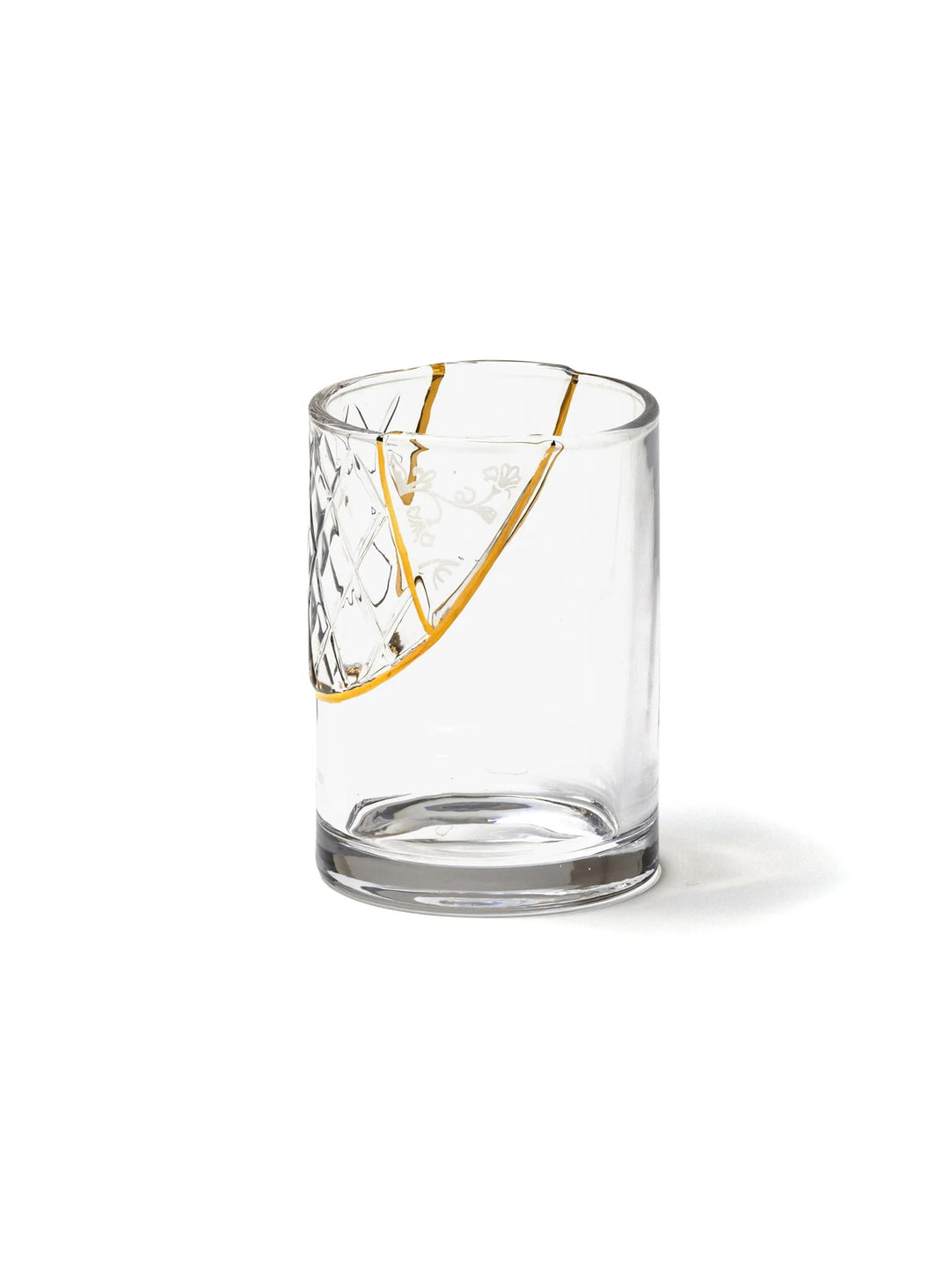 Verre Kintsugi Seletti signé Marcantonio pour une table raffinée et contemporaine.