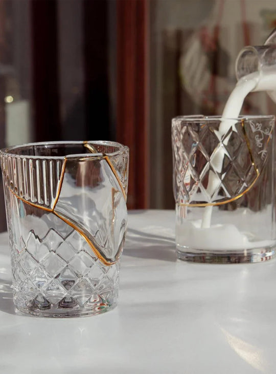 Verre Kintsugi Seletti : un verre design sublimé par d'élégants détails dorés inspirés du kintsugi.