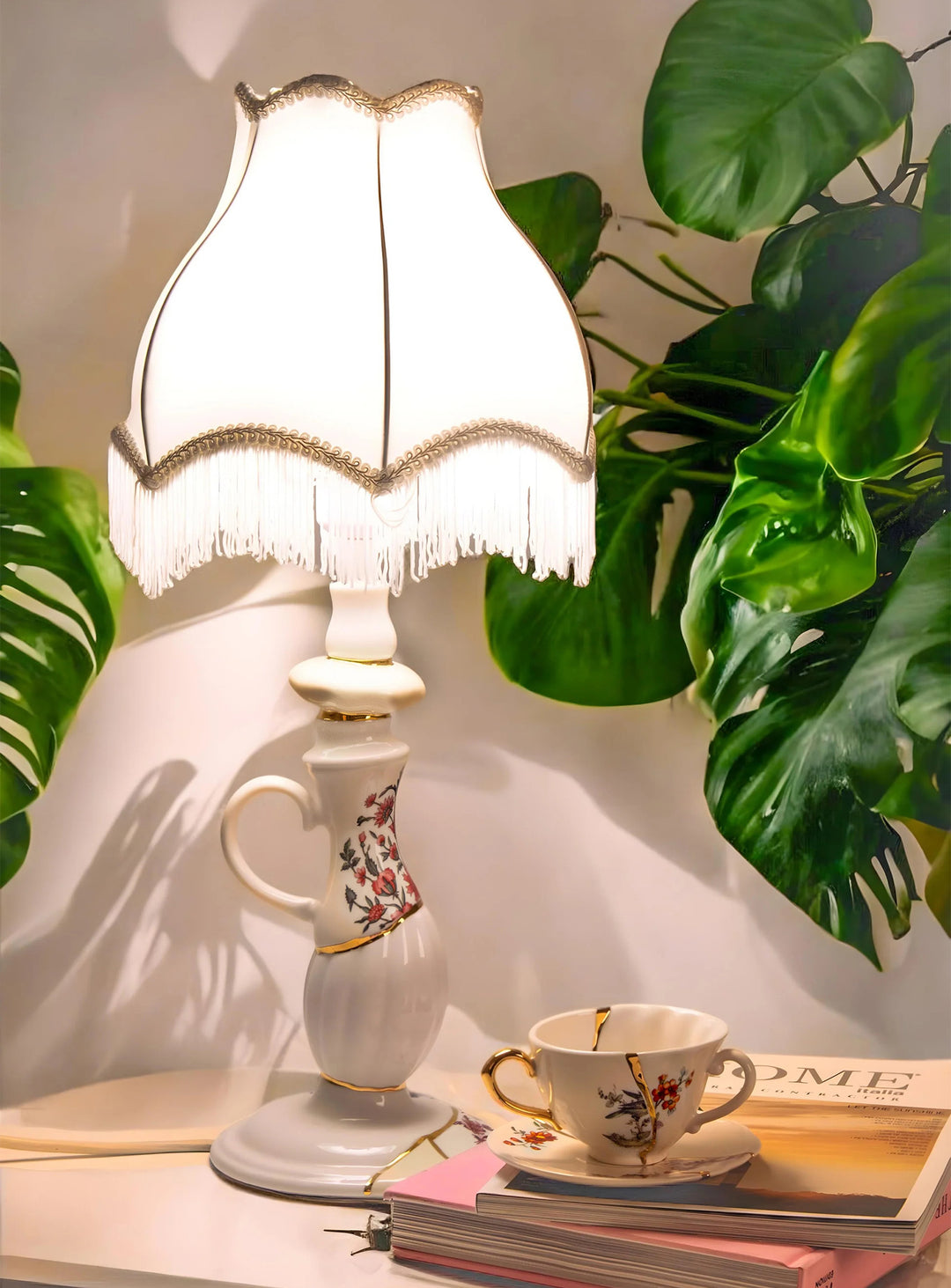 Lampe de table Kintsugi Seletti : une lampe design en porcelaine et or véritable avec variateur.