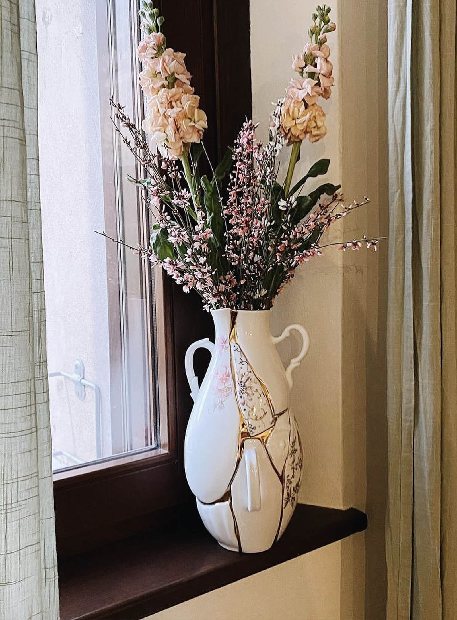 lycee 紬　SP Kintsugi: White and gold patterned vase - Seletti – Nüspace