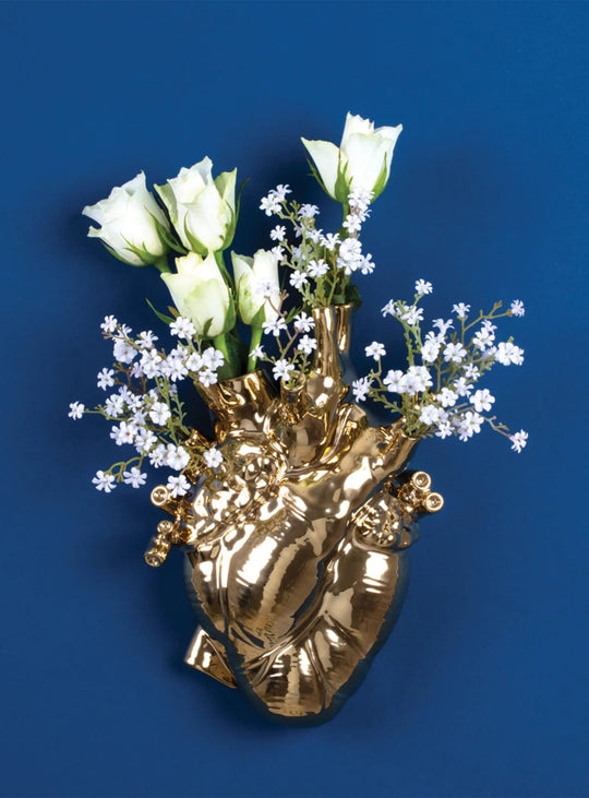 Vase Love in Bloom Seletti : un vase décoratif inspiré de la beauté du cœur humain. or