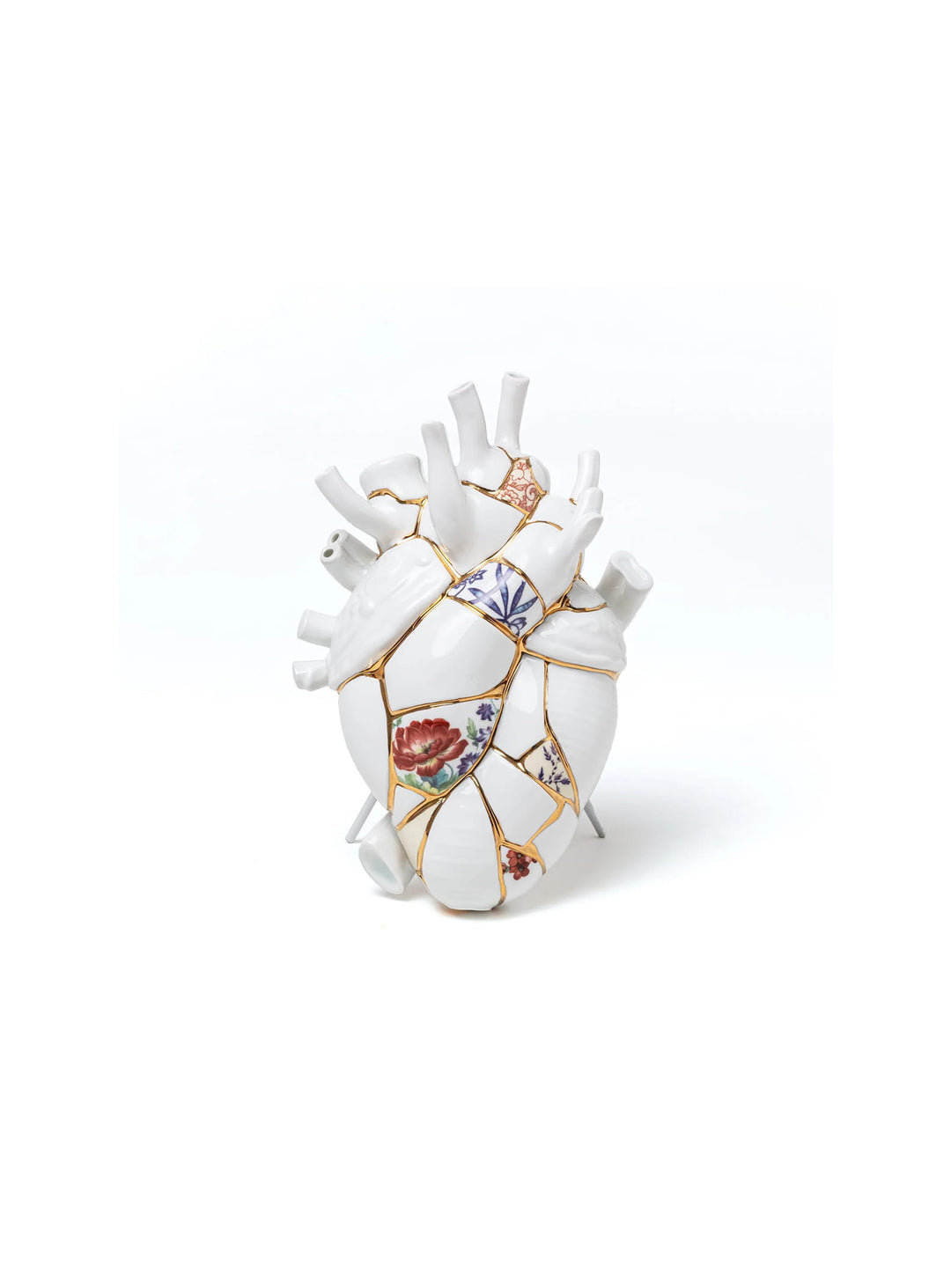 Vase Love in Bloom Kintsugi Seletti : un cœur en porcelaine inspiré de l'art du kintsugi.