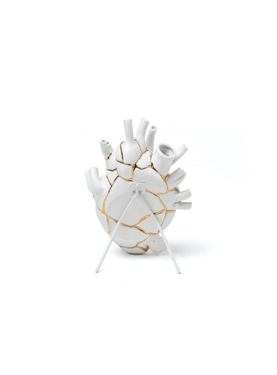 Vase Love in Bloom Kintsugi Seletti : une création design mêlant amour, art et résilience.